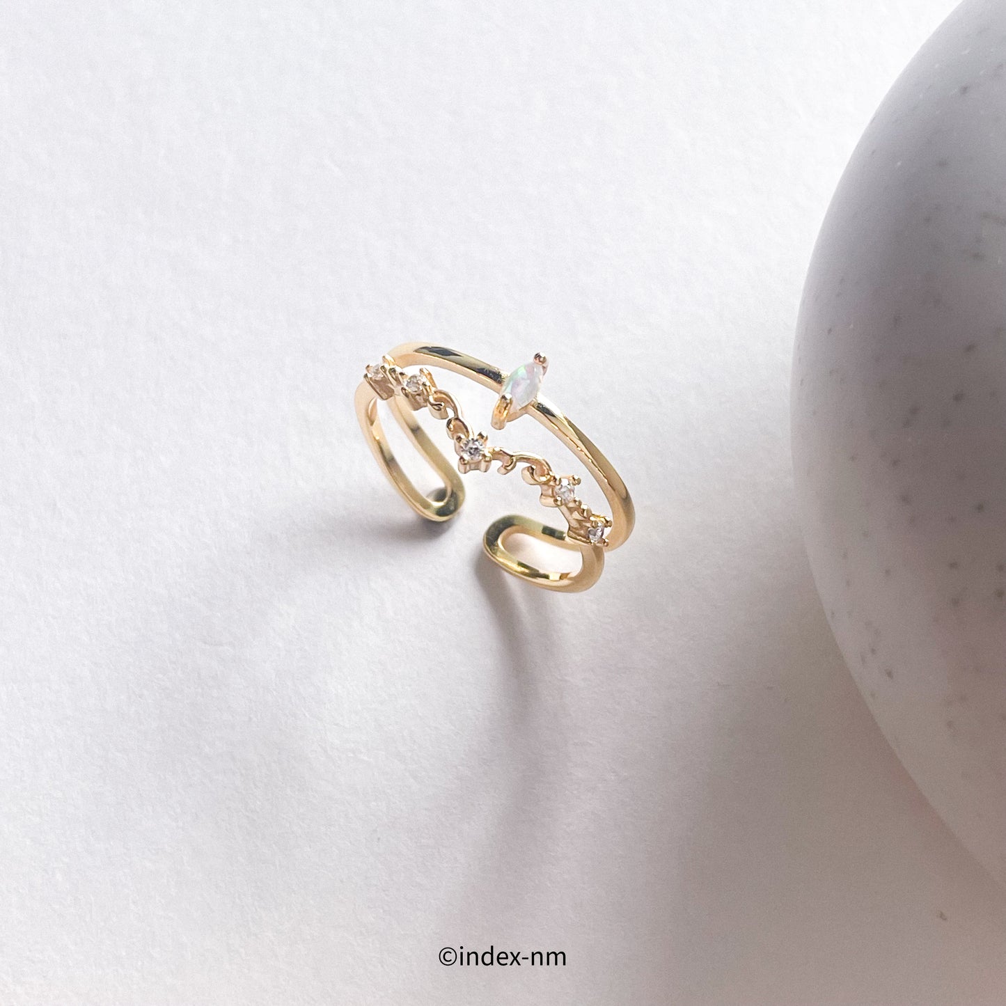 Float | Twist Ring