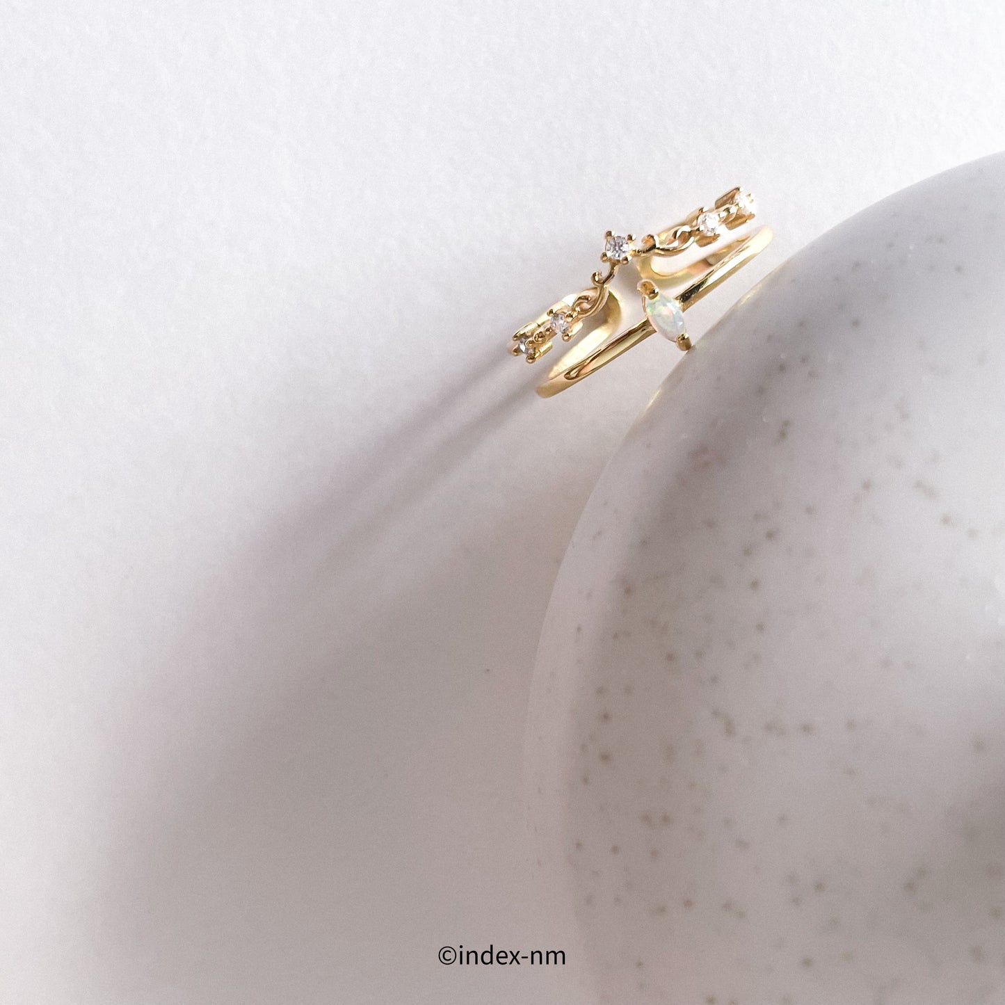 Float | Twist Ring