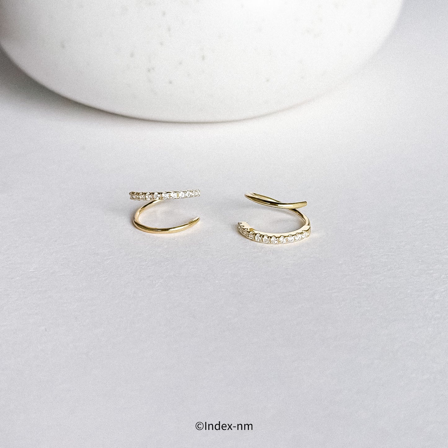 Intertwine | Golden Wave Ear Cuff