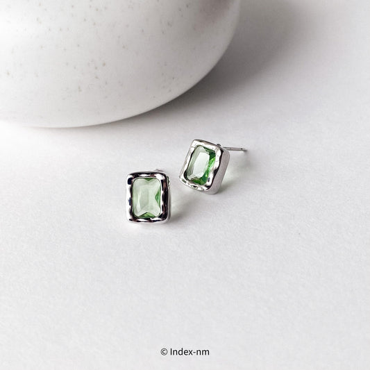 綠色閃石長方形銀針耳環
