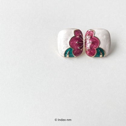 Closing | Square Enamel Studs