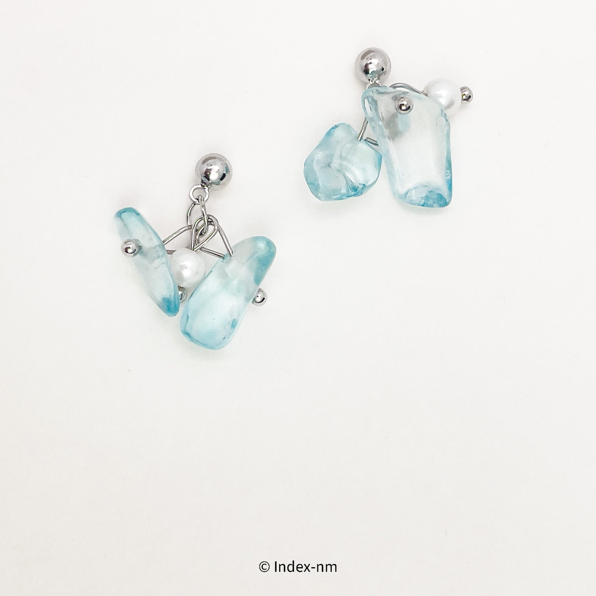 藍色玻璃石垂式耳環