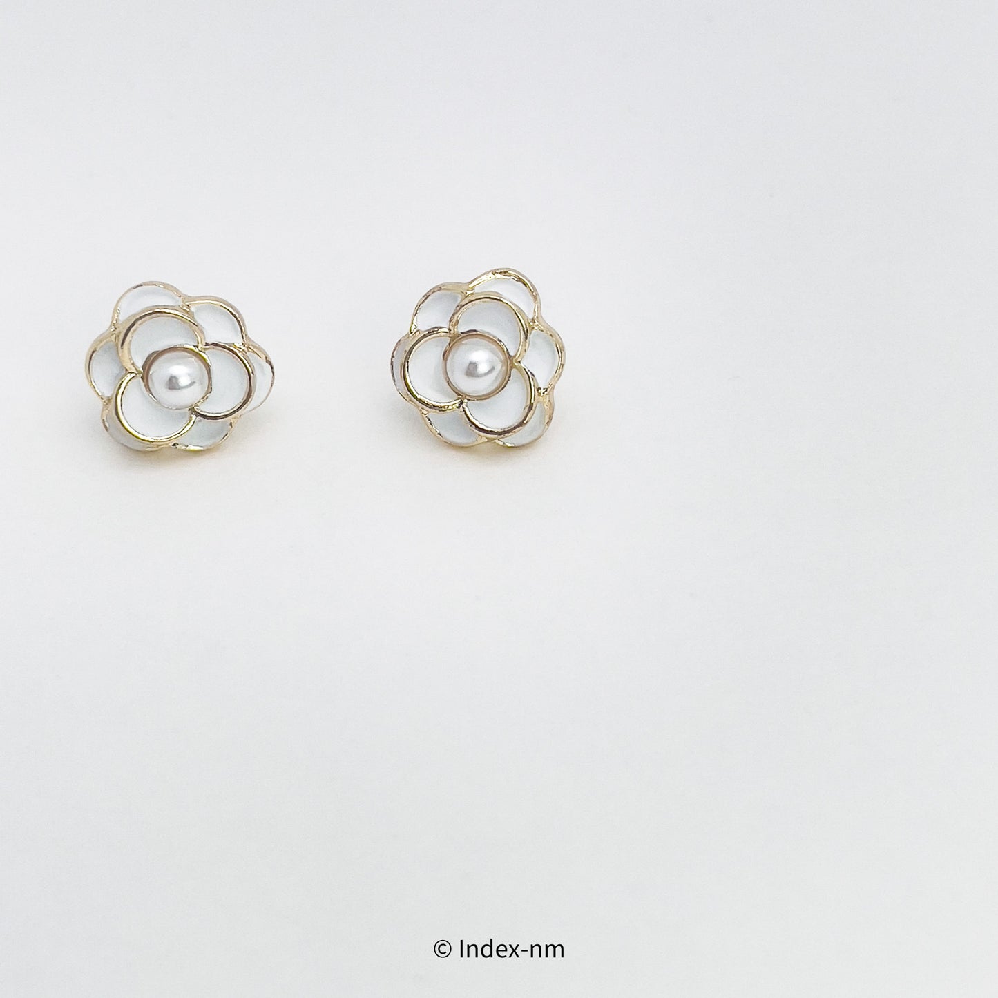 Dainty Summer White Flower Stud Earrings