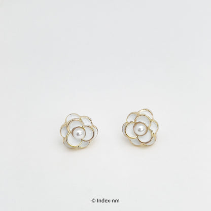 Dainty Summer White Flower Stud Earrings
