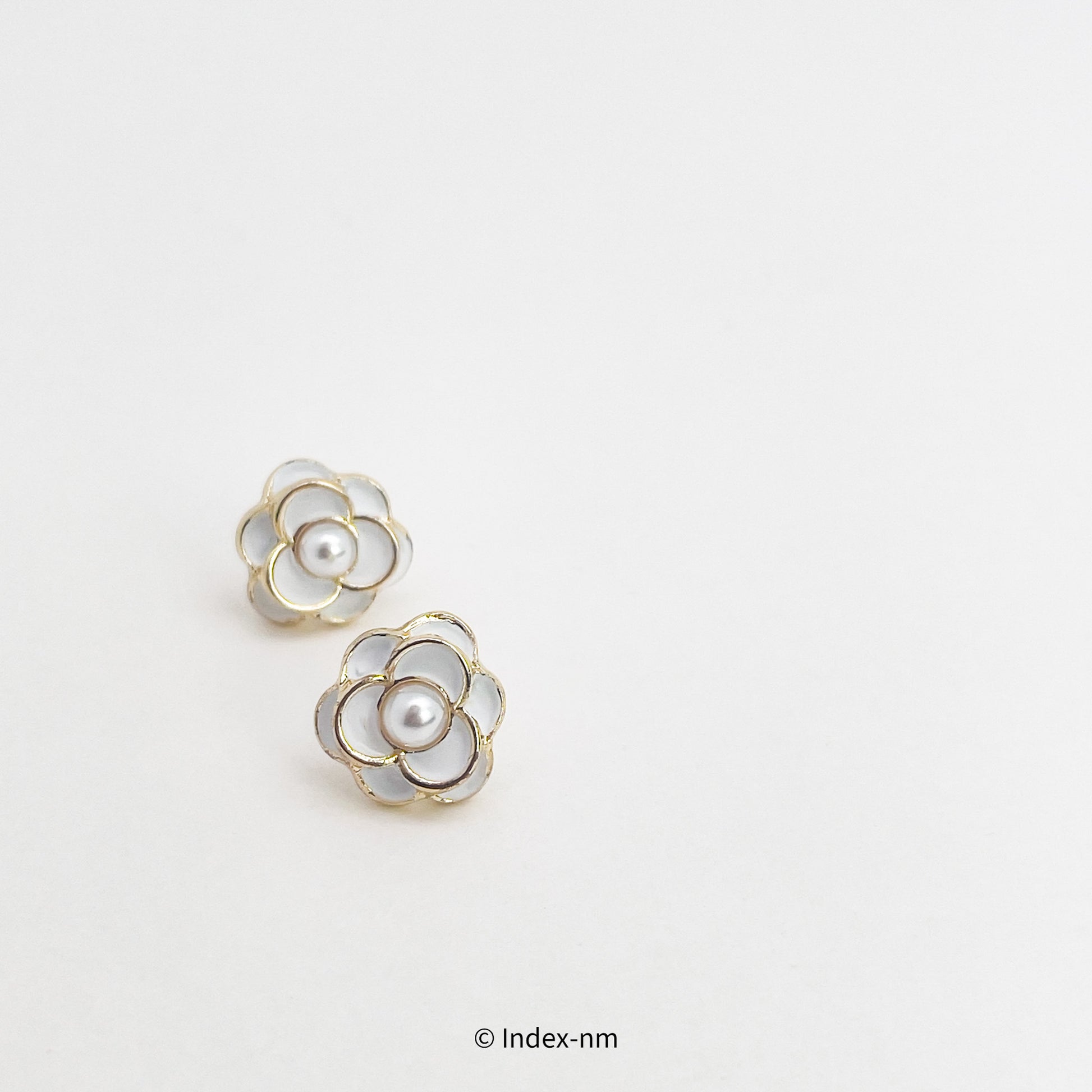 Dainty Summer White Flower Stud Earrings