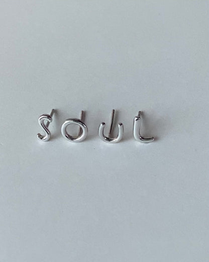 Name | 純銀英文字母耳環