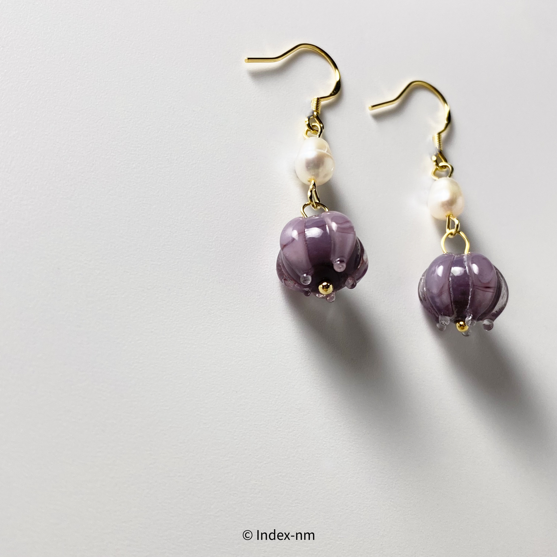 紫色繡花垂式銀針耳環