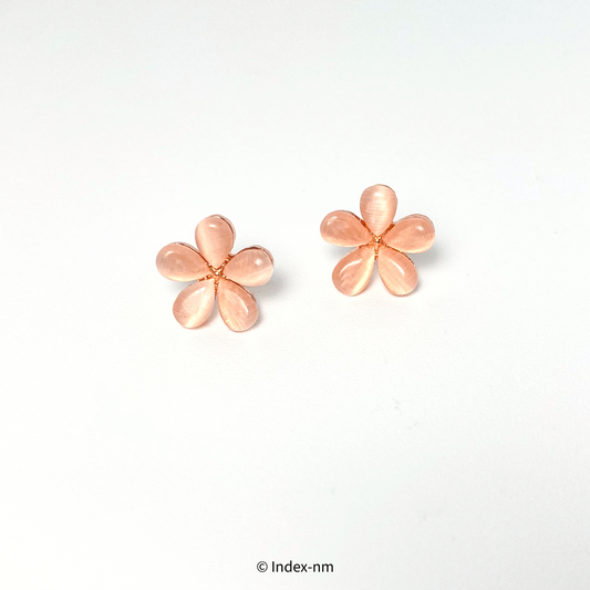 粉紅色五朵花瓣銀針耳環
