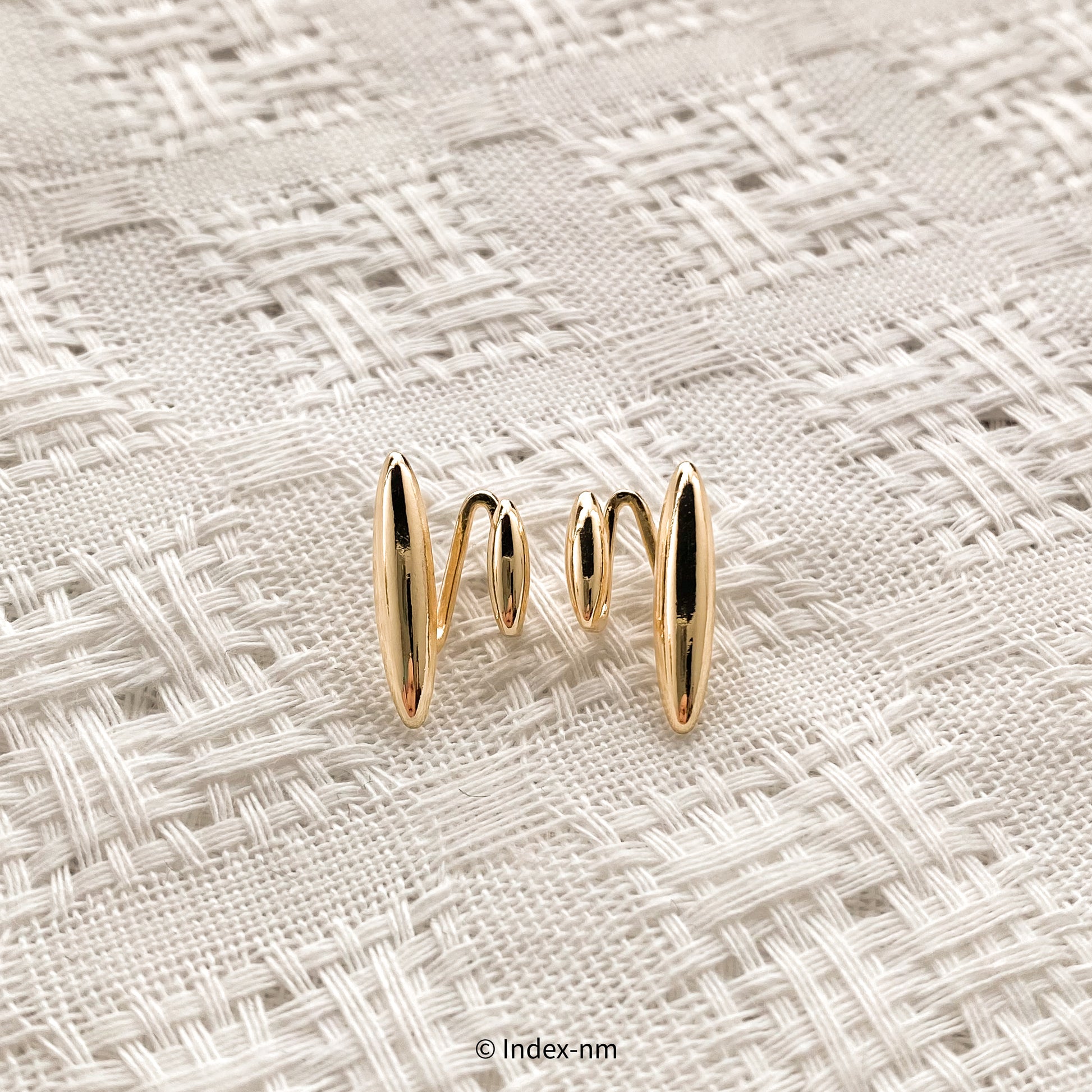 金色簡約設計銀針耳環