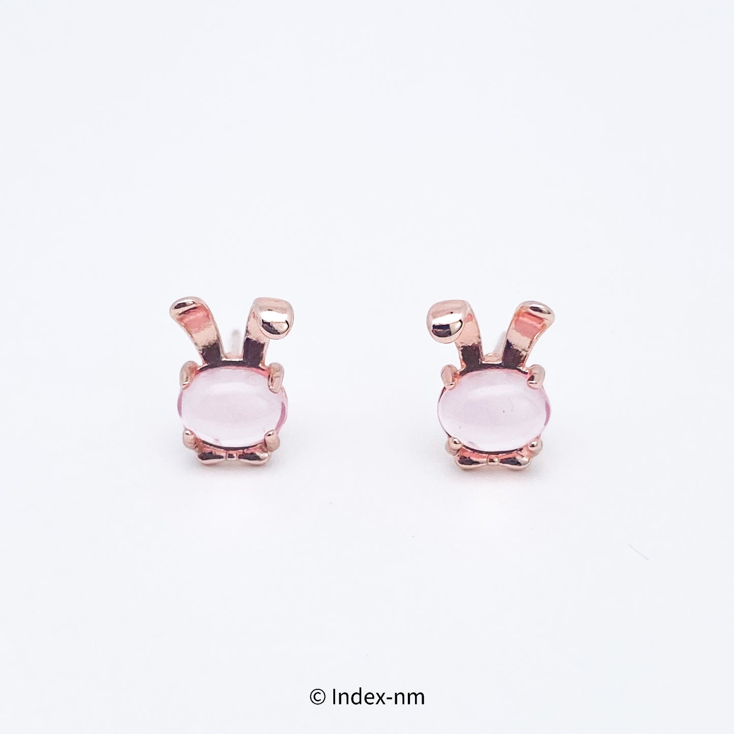 粉紅色兔子形耳環
